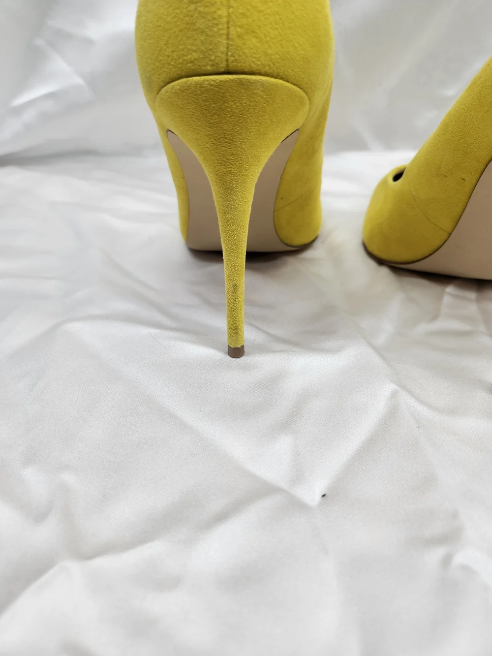 Steve Madden Yellow Suede Pointed Pumps
